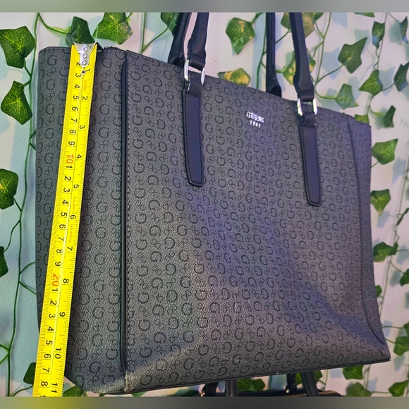 Guess- Large Grey Bag - Picture 3 of 11